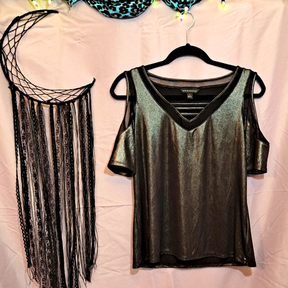 NWOT Rock & Republic Shiny Cold Shoulder